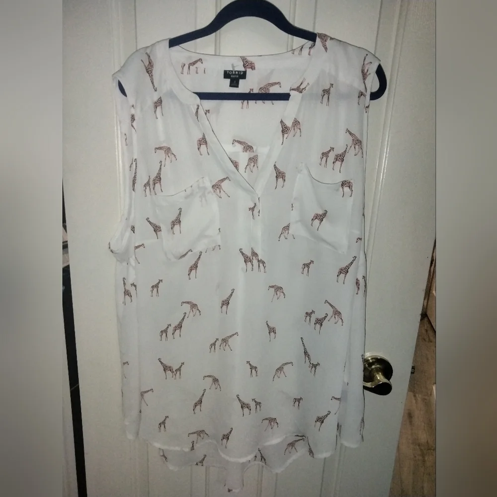 Sleeveless blouse with giraffes by Torrid size 3 Harper - Picture 1 of 3